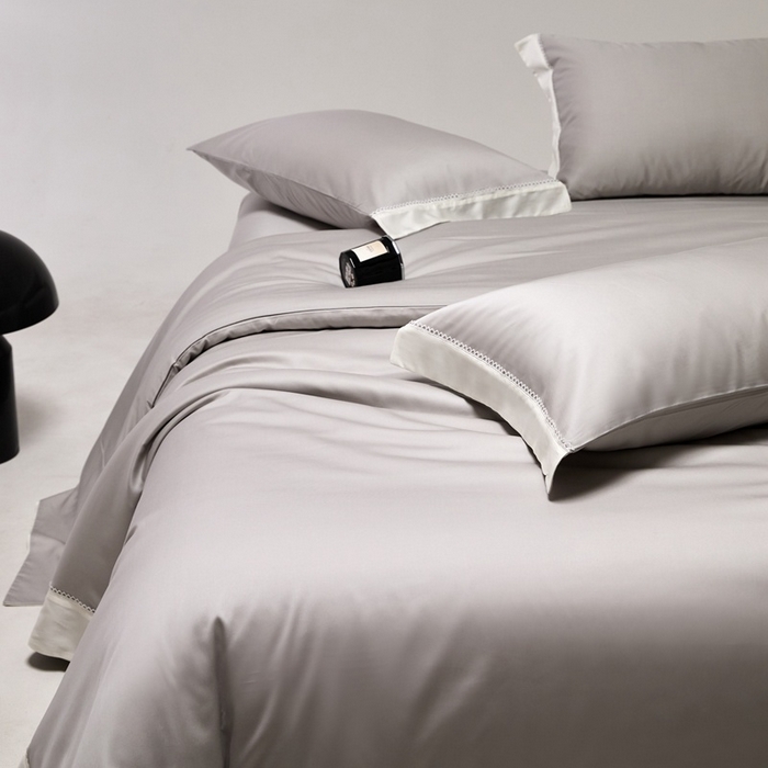 91家纺网 家纺一手货源 找家纺 金奇达家纺 2026新款【茧养·丝光缎】四件套-洛微【标准号全网控价（折后券后）不低于299元（会员减40元）】 洛微-朝暮灰