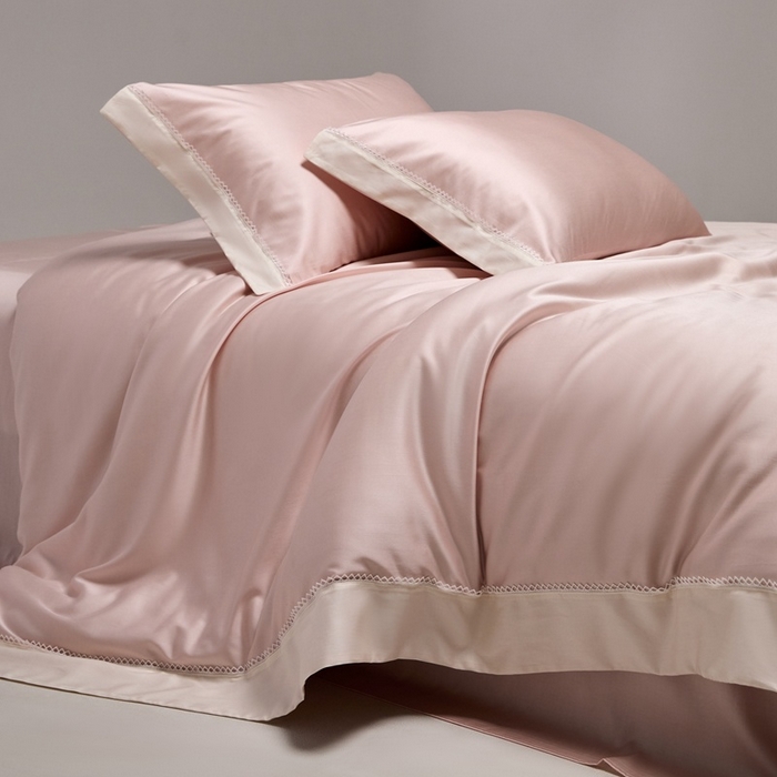 91家纺网 家纺一手货源 找家纺 金奇达家纺 2026新款【茧养·丝光缎】四件套-洛微【标准号全网控价（折后券后）不低于299元（会员减40元）】 洛微 -豆蔻粉