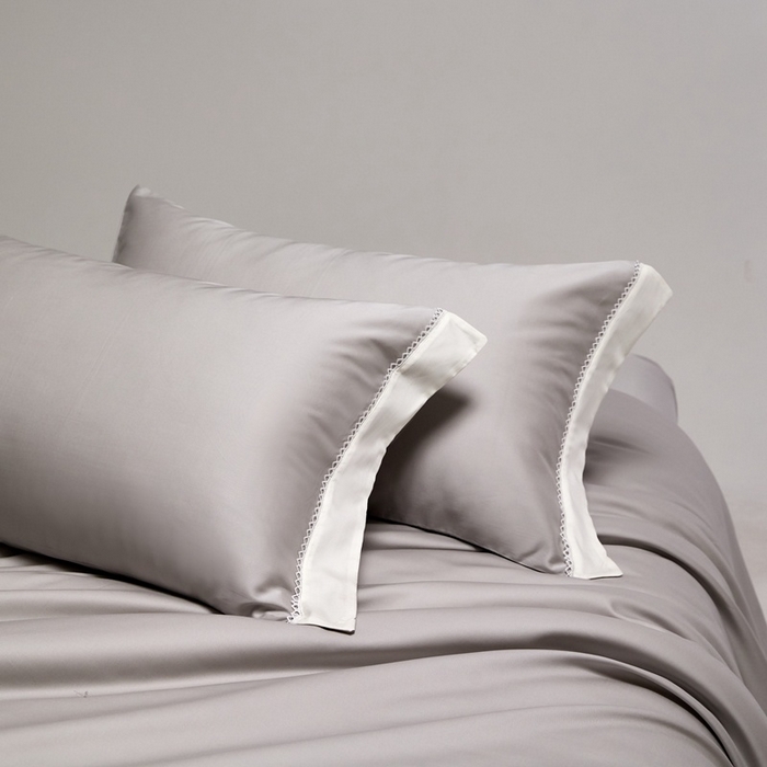 91家纺网 家纺一手货源 找家纺 金奇达家纺 2026新款【茧养·丝光缎】四件套-洛微【标准号全网控价（折后券后）不低于299元（会员减40元）】 洛微-朝暮灰