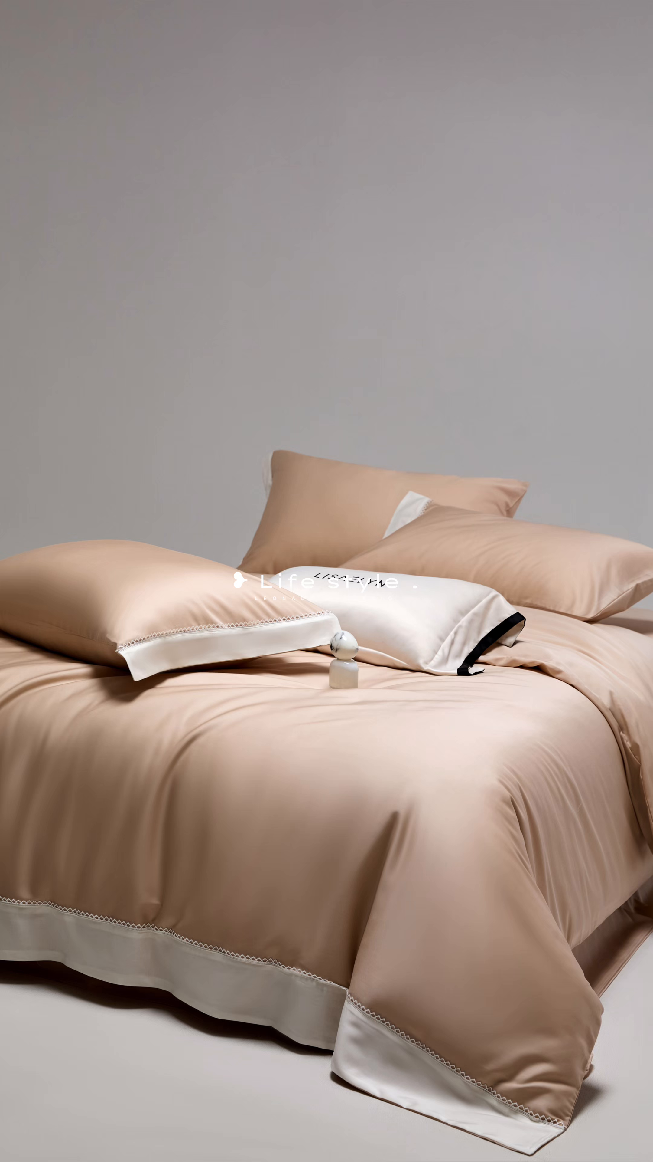 91家纺网 家纺一手货源 找家纺 金奇达家纺 2026新款【茧养·丝光缎】四件套-洛微【标准号全网控价（折后券后）不低于299元（会员减40元）】 洛微-肉桂沙茶