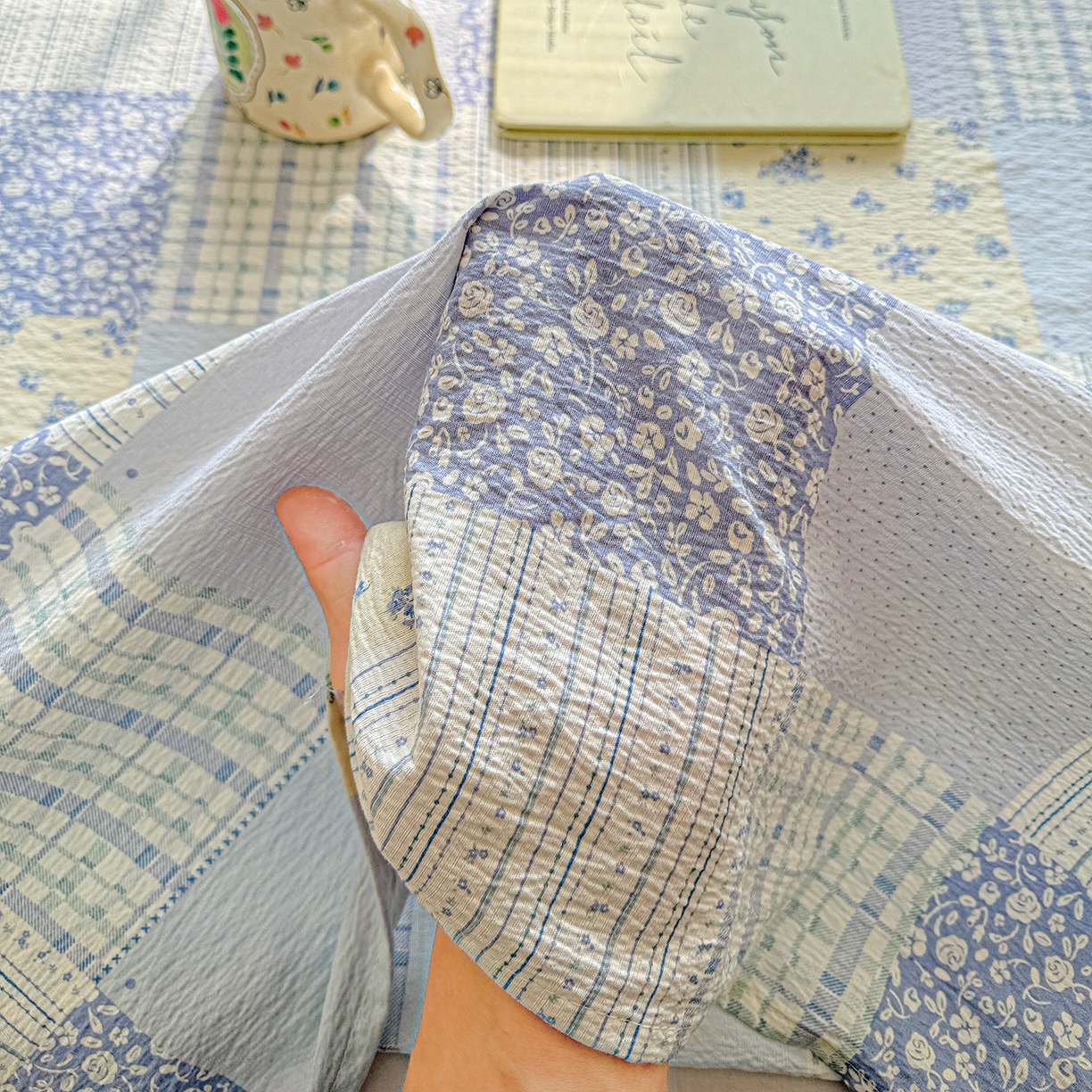 91家纺网 家纺一手货源 找家纺 仟人梦 2026新款云感双层纱印花单床单-叠拍图 半亩花田