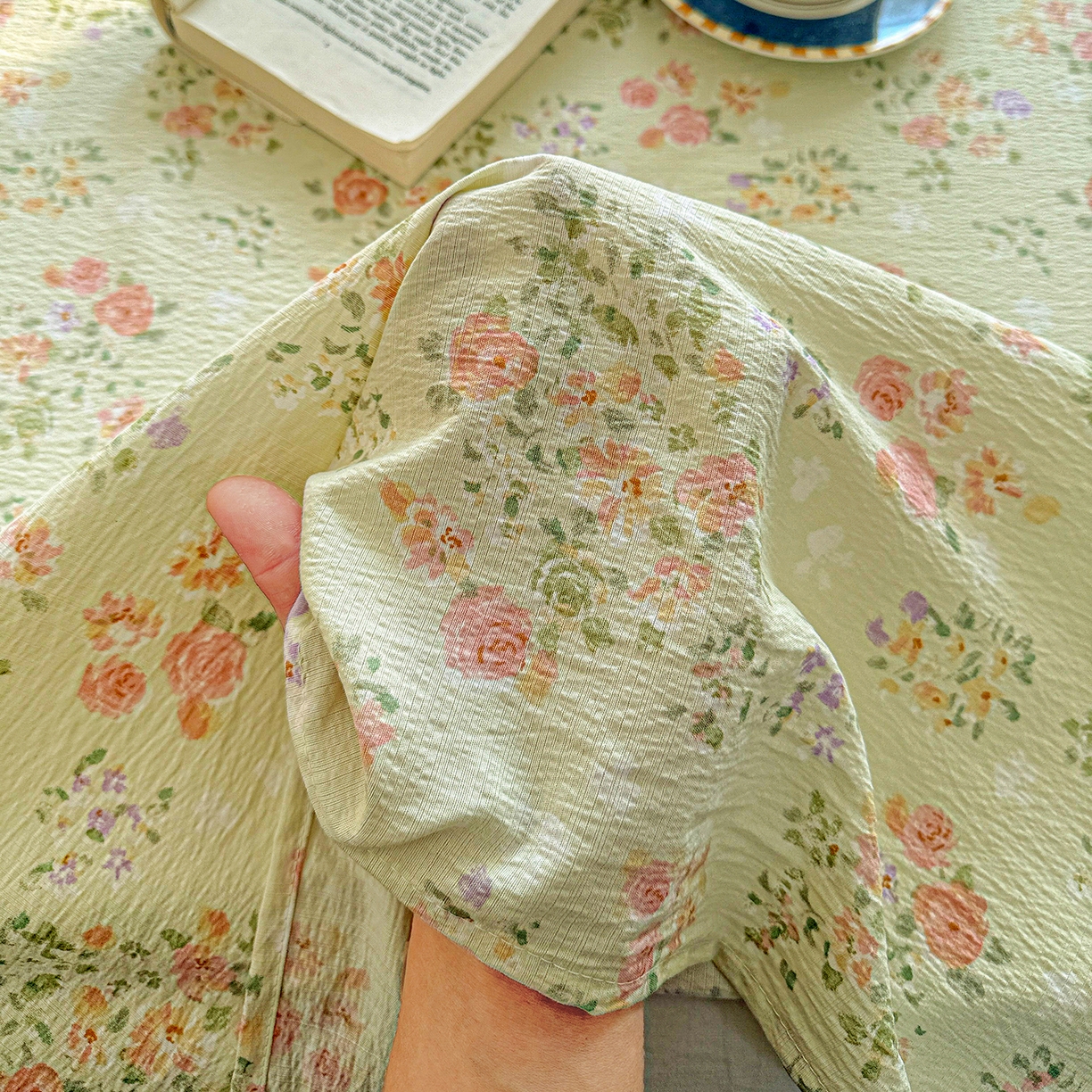 91家纺网 家纺一手货源 找家纺 仟人梦 2026新款云感双层纱印花单床单-叠拍图 半夏