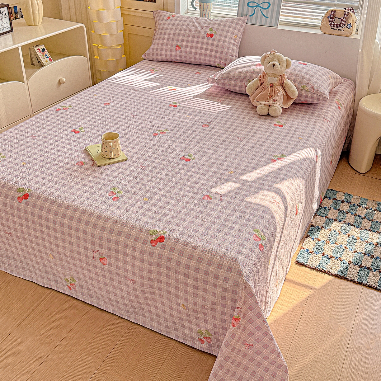 91家纺网 家纺一手货源 找家纺 仟人梦 2026新款云感双层纱印花单床单-叠拍图 草莓之语