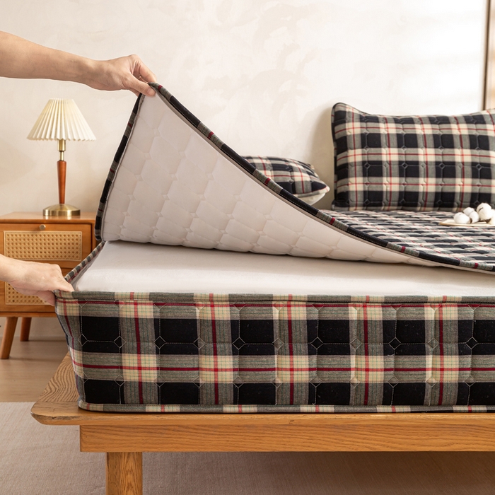 91家纺网 家纺一手货源 找家纺 伊人坊 2026新款纯棉深格子无印风六面全包夹棉床笠床垫保护套 木槿-黑