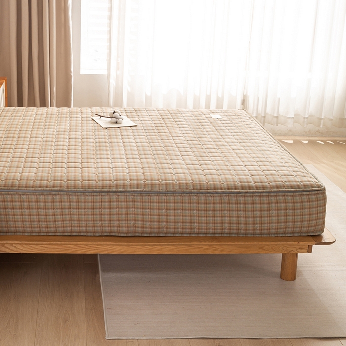 91家纺网 家纺一手货源 找家纺 伊人坊 2026新款纯棉深格子无印风六面全包夹棉床笠床垫保护套 芳华-卡其