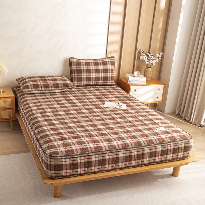 91家纺网 家纺一手货源 找家纺 伊人坊 2026新款纯棉深格子无印风六面全包夹棉床笠床垫保护套 沐风-奶咖