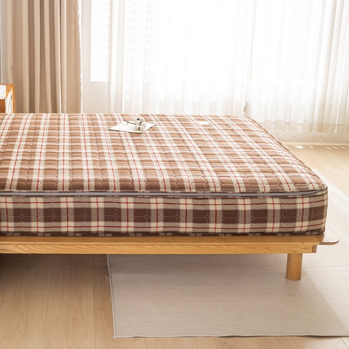 91家纺网 家纺一手货源 找家纺 伊人坊 2026新款纯棉深格子无印风六面全包夹棉床笠床垫保护套 沐风-奶咖