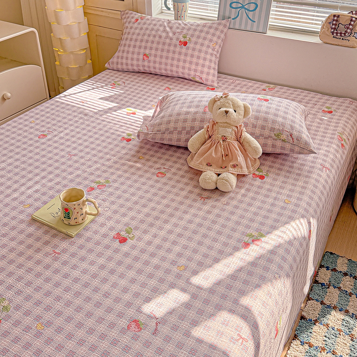 91家纺网 家纺一手货源 找家纺 仟人梦 2026新款云感双层纱印花单床单-叠拍图 草莓之语