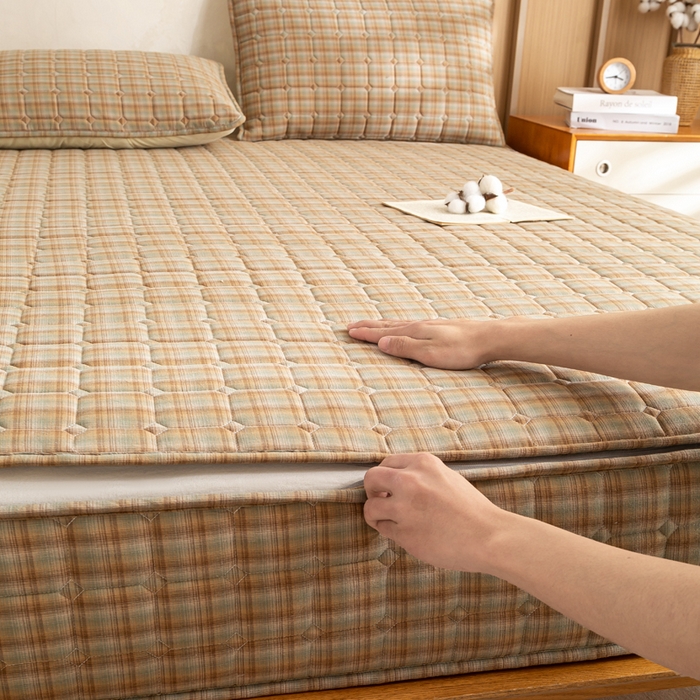 91家纺网 家纺一手货源 找家纺 伊人坊 2026新款纯棉深格子无印风六面全包夹棉床笠床垫保护套 芳华-卡其