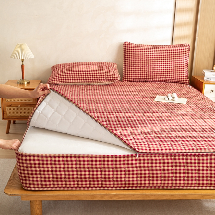 91家纺网 家纺一手货源 找家纺 伊人坊 2026新款纯棉深格子无印风六面全包夹棉床笠床垫保护套 荟素-红