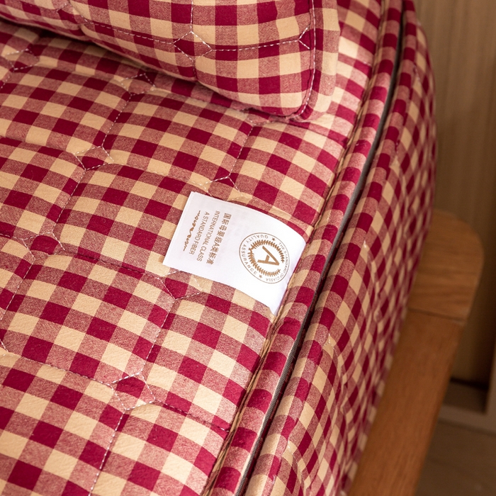 91家纺网 家纺一手货源 找家纺 伊人坊 2026新款纯棉深格子无印风六面全包夹棉床笠床垫保护套 荟素-红