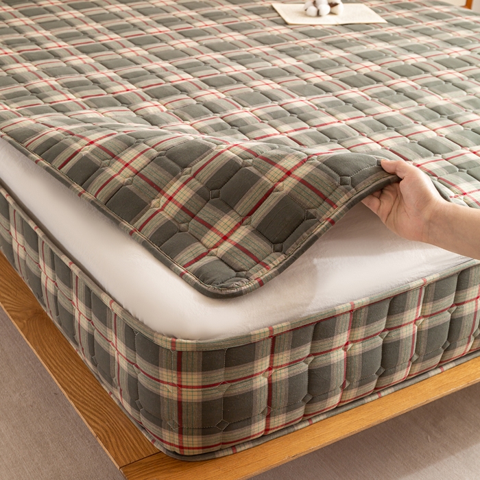 91家纺网 家纺一手货源 找家纺 伊人坊 2026新款纯棉深格子无印风六面全包夹棉床笠床垫保护套 沐研-绿