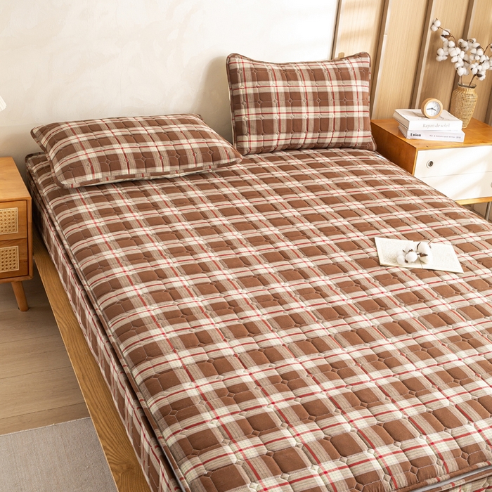 91家纺网 家纺一手货源 找家纺 伊人坊 2026新款纯棉深格子无印风六面全包夹棉床笠床垫保护套 沐风-奶咖