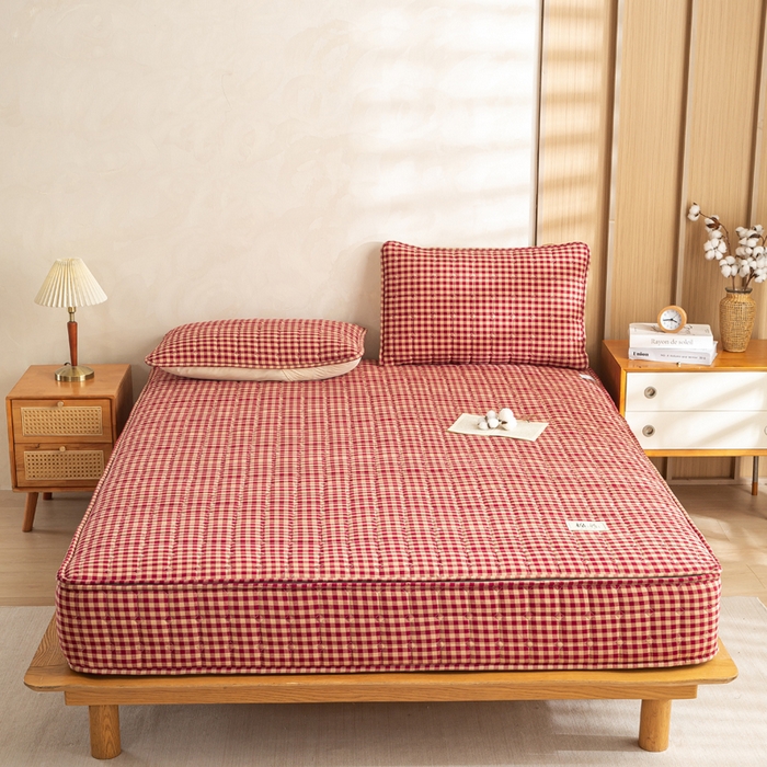 91家纺网 家纺一手货源 找家纺 伊人坊 2026新款纯棉深格子无印风六面全包夹棉床笠床垫保护套 荟素-红