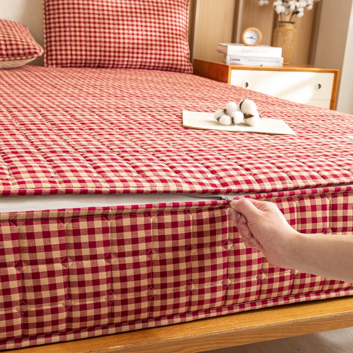 伊人坊 2026新款纯棉深格子无印风六面全包夹棉床笠床垫保护套 荟素-红