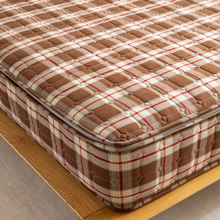 91家纺网 家纺一手货源 找家纺 伊人坊 2026新款纯棉深格子无印风六面全包夹棉床笠床垫保护套 沐风-奶咖