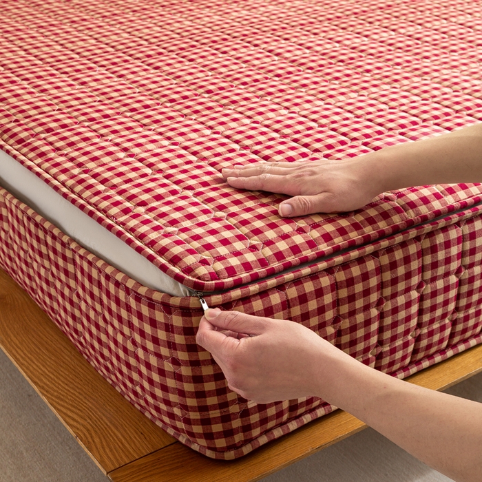 91家纺网 家纺一手货源 找家纺 伊人坊 2026新款纯棉深格子无印风六面全包夹棉床笠床垫保护套 荟素-红