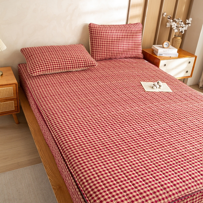 91家纺网 家纺一手货源 找家纺 伊人坊 2026新款纯棉深格子无印风六面全包夹棉床笠床垫保护套 荟素-红