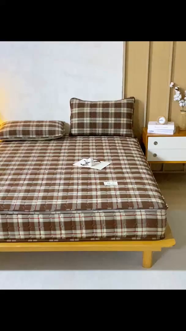 91家纺网 家纺一手货源 找家纺 伊人坊 2026新款纯棉深格子无印风六面全包夹棉床笠床垫保护套 沐风-奶咖