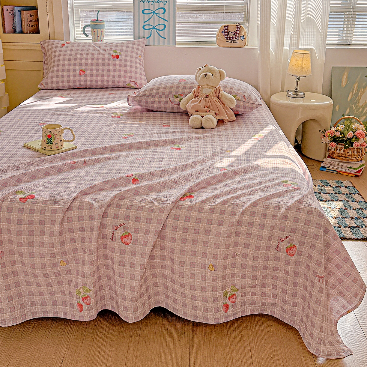 91家纺网 家纺一手货源 找家纺 仟人梦 2026新款云感双层纱印花单床单-叠拍图 草莓之语