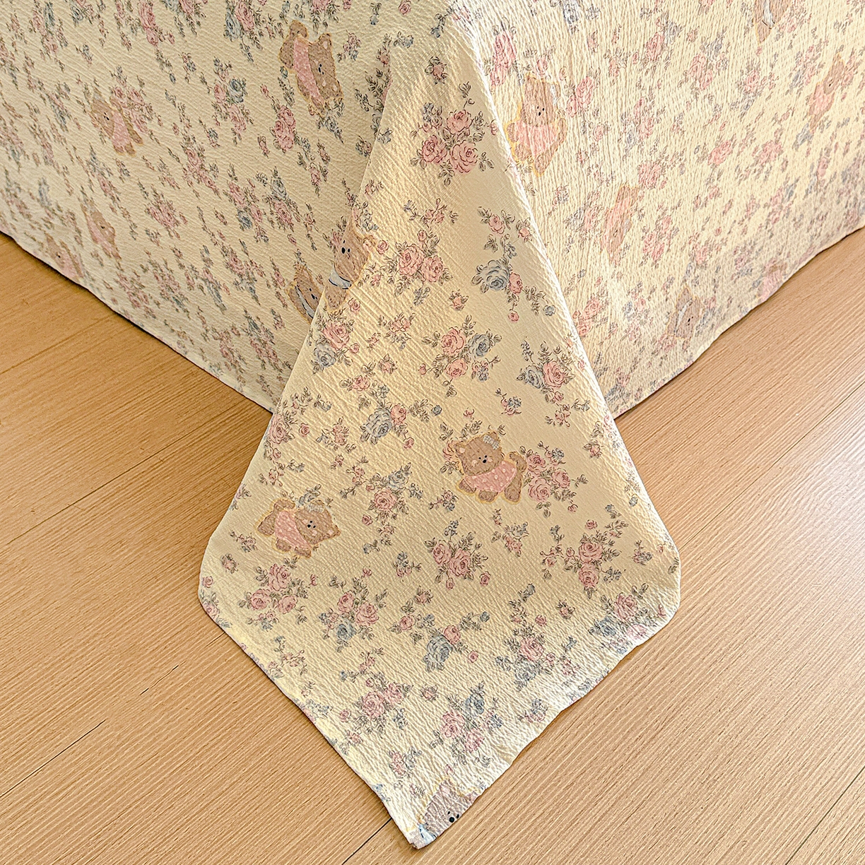 91家纺网 家纺一手货源 找家纺 仟人梦 2026新款云感双层纱印花单床单-叠拍图 花园里