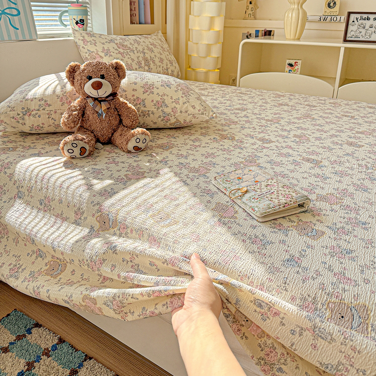 91家纺网 家纺一手货源 找家纺 仟人梦 2026新款云感双层纱印花单床单-叠拍图 花园里