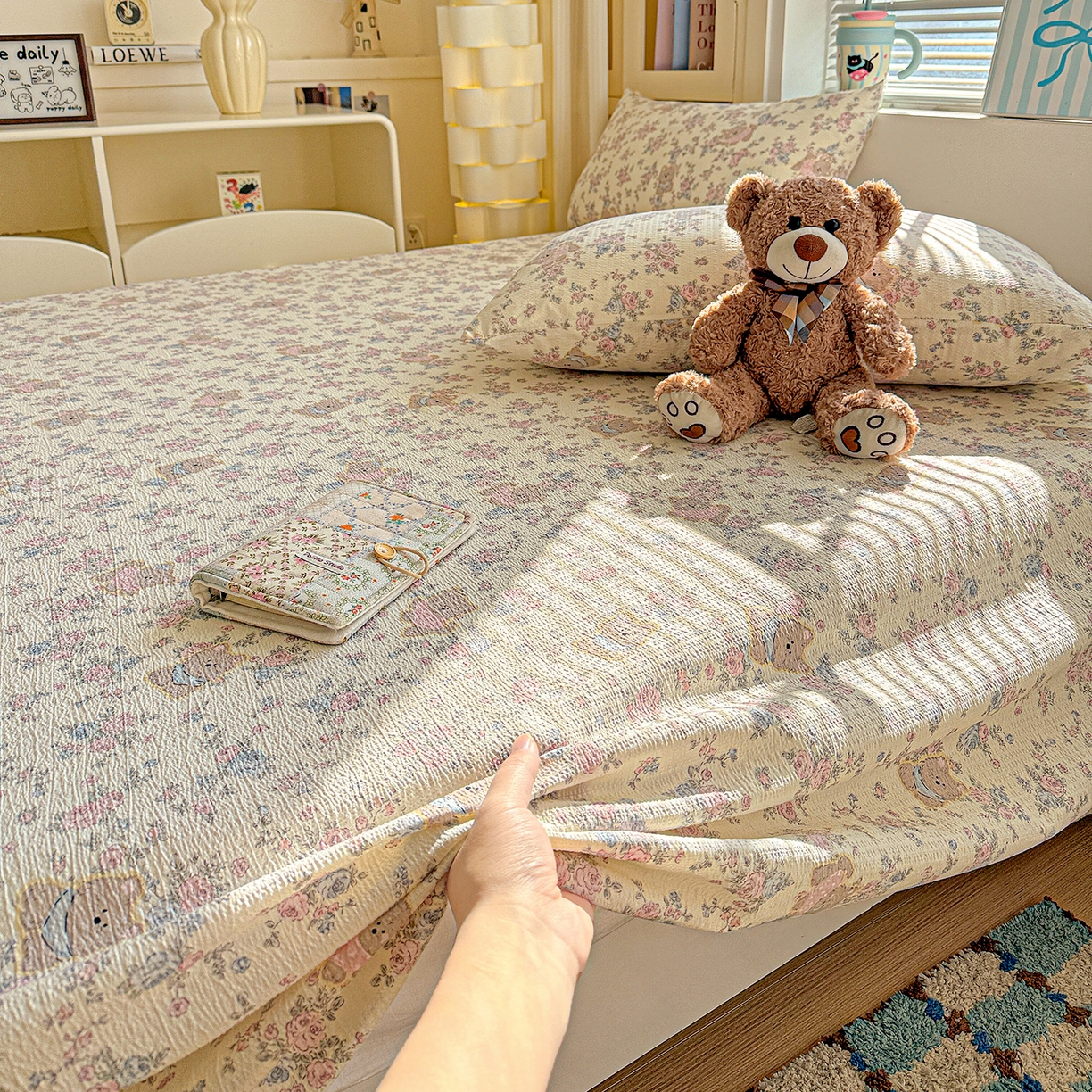 91家纺网 家纺一手货源 找家纺 仟人梦 2026新款云感双层纱印花单床单-叠拍图 花园里