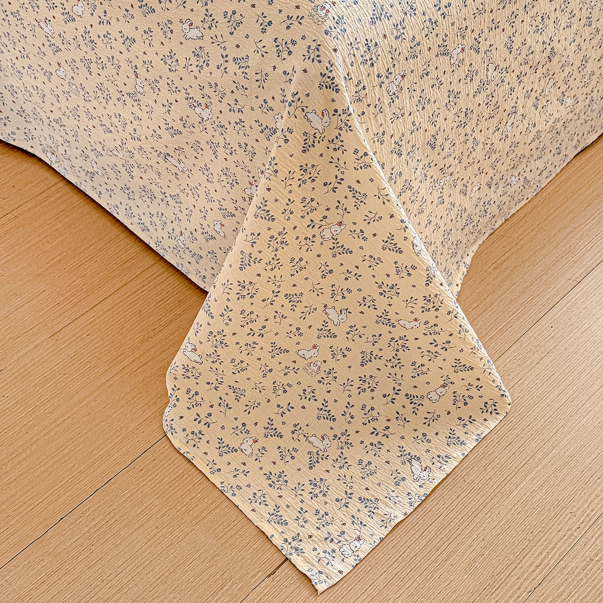 91家纺网 家纺一手货源 找家纺 仟人梦 2026新款云感双层纱印花单床单-叠拍图 花园兔