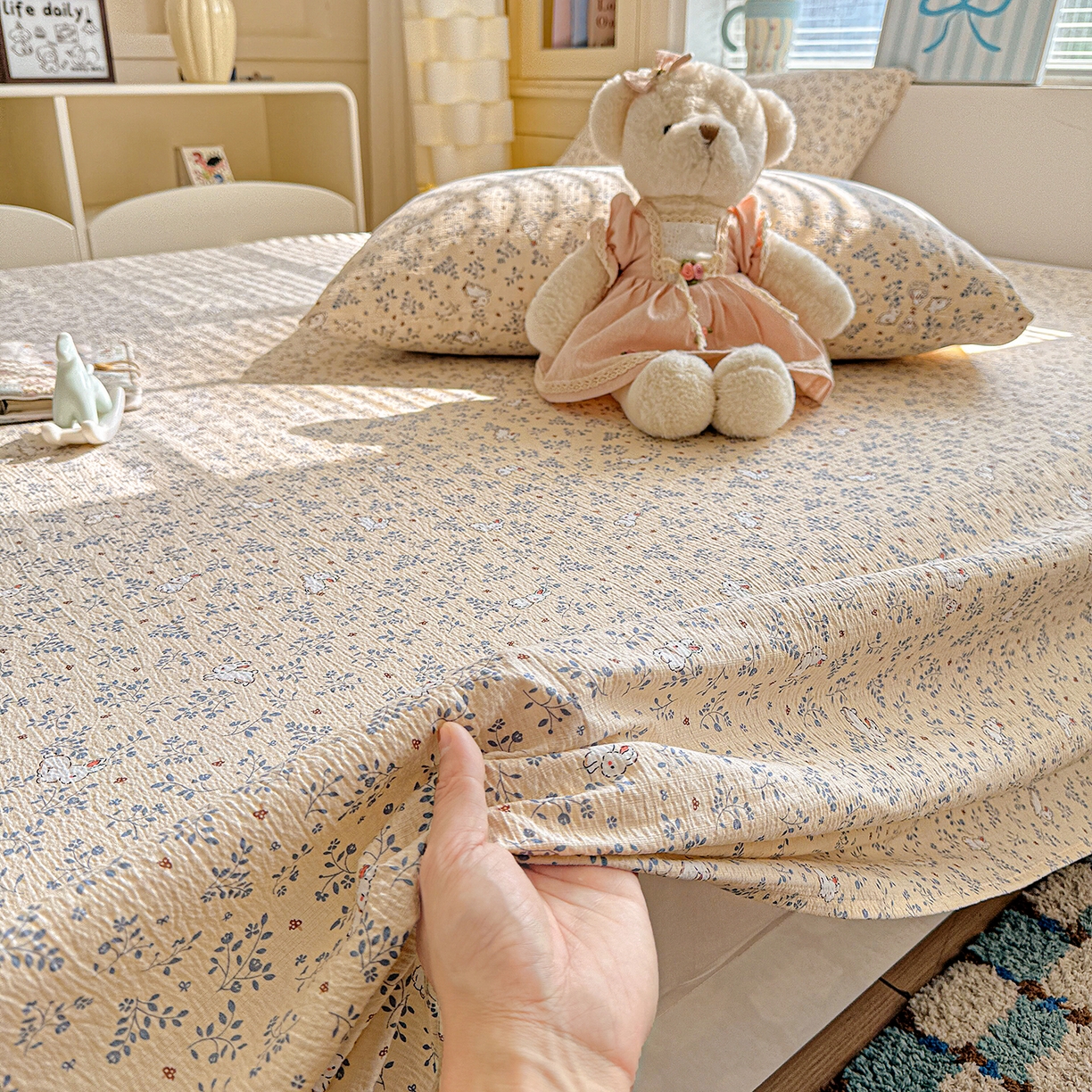 91家纺网 家纺一手货源 找家纺 仟人梦 2026新款云感双层纱印花单床单-叠拍图 花园兔