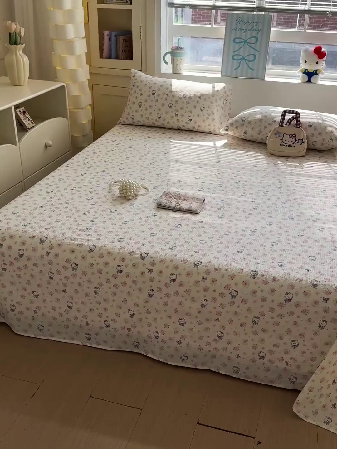 91家纺网 家纺一手货源 找家纺 仟人梦 2026新款云感双层纱印花单床单-叠拍图 凯迪猫