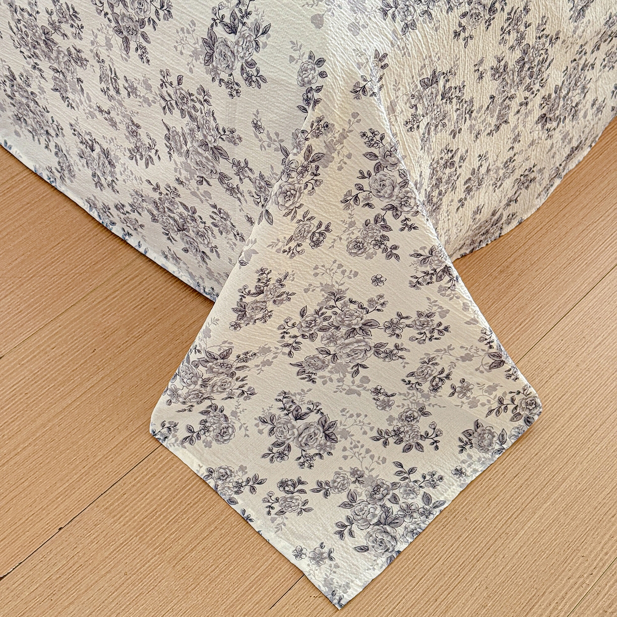 91家纺网 家纺一手货源 找家纺 仟人梦 2026新款云感双层纱印花单床单-叠拍图 蓝黛