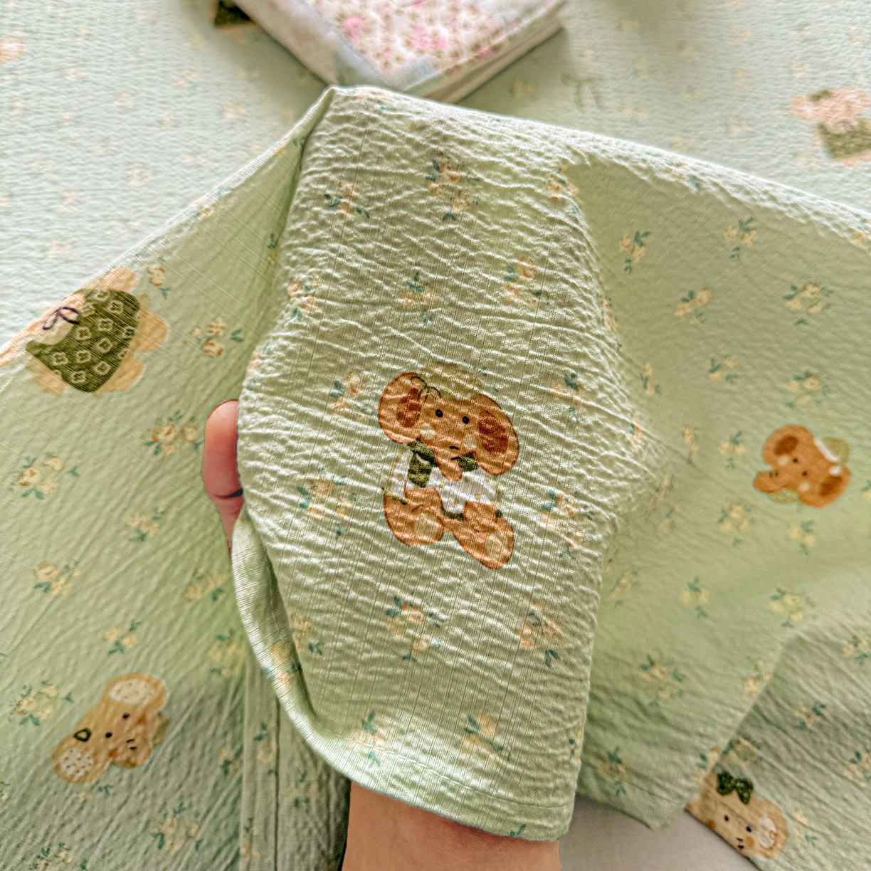 91家纺网 家纺一手货源 找家纺 仟人梦 2026新款云感双层纱印花单床单-叠拍图 绿色泡泡