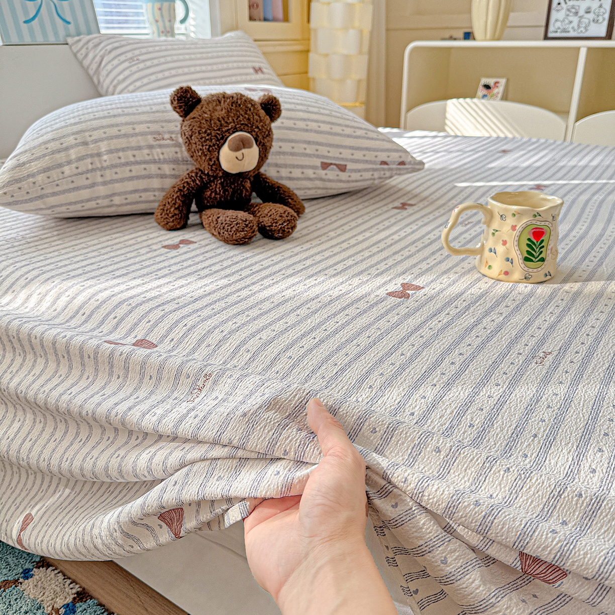 91家纺网 家纺一手货源 找家纺 仟人梦 2026新款云感双层纱印花单床单-叠拍图 清新条纹