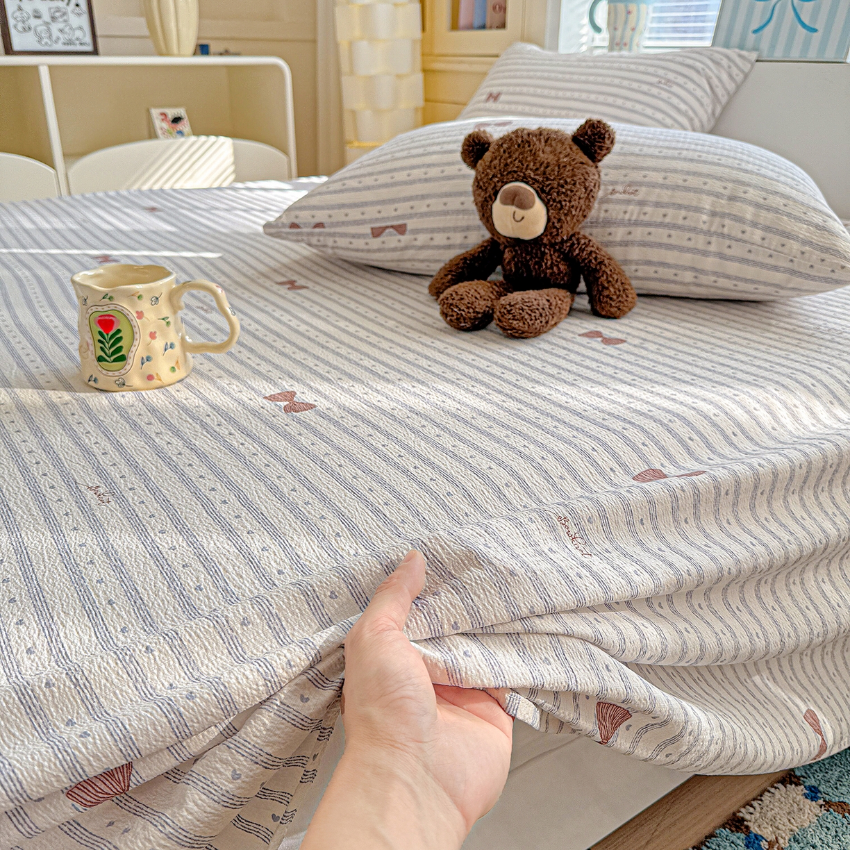 91家纺网 家纺一手货源 找家纺 仟人梦 2026新款云感双层纱印花单床单-叠拍图 清新条纹