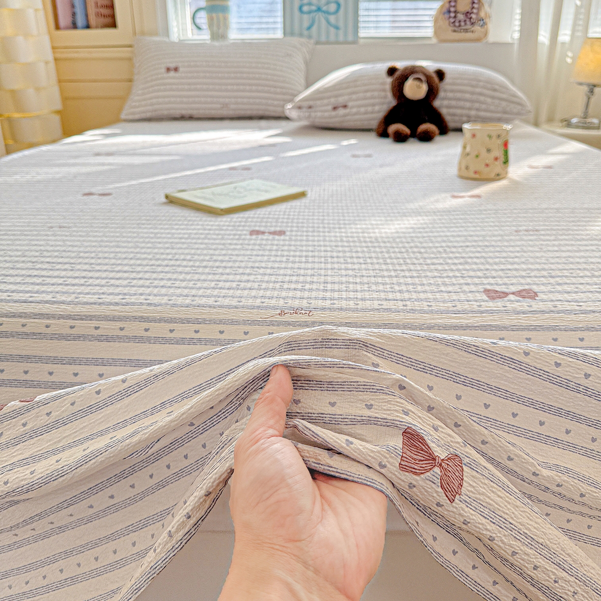 91家纺网 家纺一手货源 找家纺 仟人梦 2026新款云感双层纱印花单床单-叠拍图 清新条纹