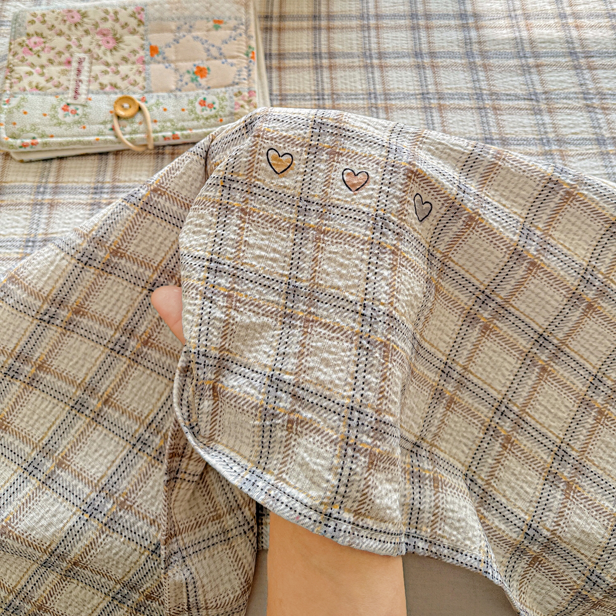 91家纺网 家纺一手货源 找家纺 仟人梦 2026新款云感双层纱印花单床单-叠拍图 时尚格调