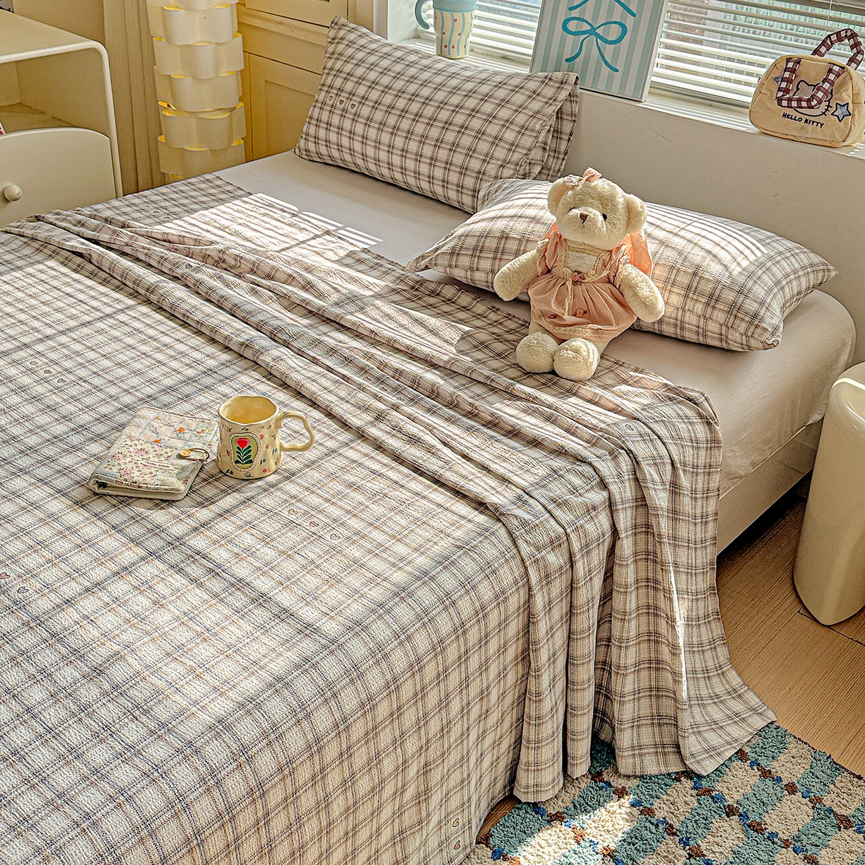 91家纺网 家纺一手货源 找家纺 仟人梦 2026新款云感双层纱印花单床单-叠拍图 时尚格调