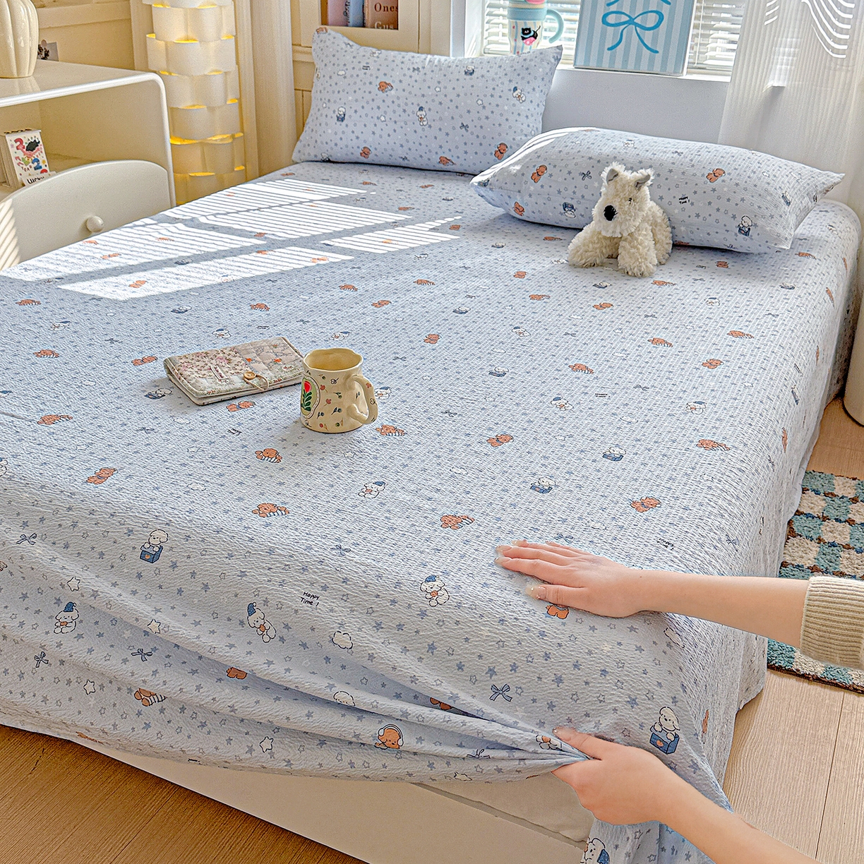 91家纺网 家纺一手货源 找家纺 仟人梦 2026新款云感双层纱印花单床单-叠拍图 淘气狗