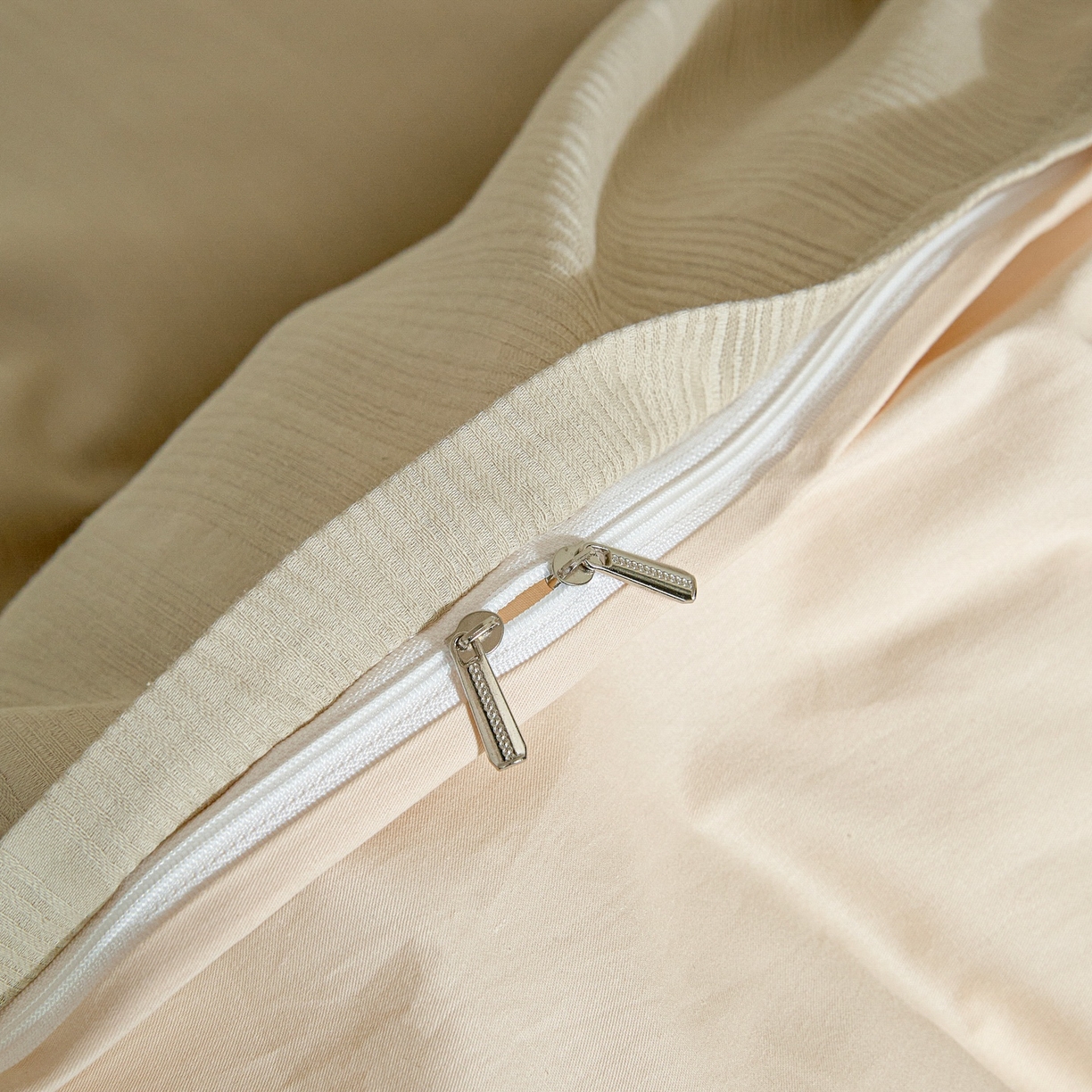 91家纺网 家纺一手货源 找家纺 眠博士 2026春夏新款60s全棉纯棉水洗立体提花四件套 麦浪-卡其