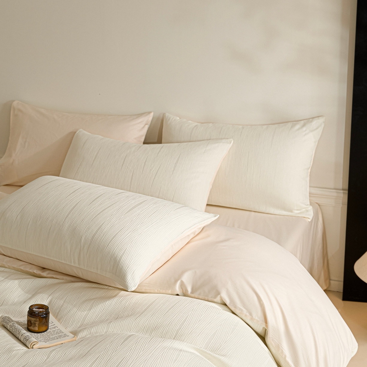 91家纺网 家纺一手货源 找家纺 眠博士 2026春夏新款60s全棉纯棉水洗立体提花四件套 麦浪-奶白