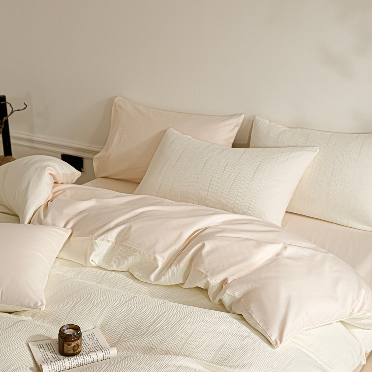 91家纺网 家纺一手货源 找家纺 眠博士 2026春夏新款60s全棉纯棉水洗立体提花四件套 麦浪-奶白