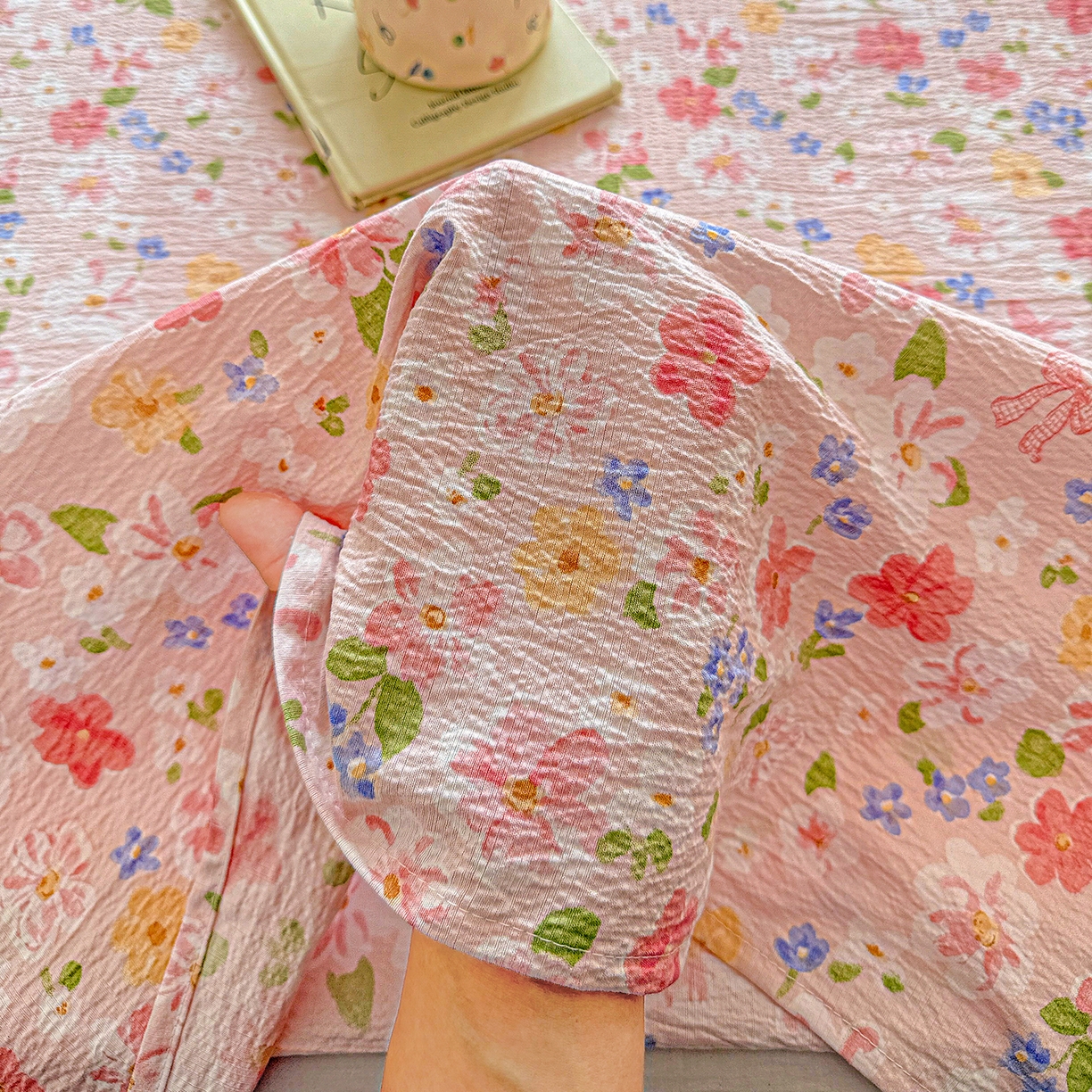 91家纺网 家纺一手货源 找家纺 仟人梦 2026新款云感双层纱印花单床单-叠拍图 云之瑶