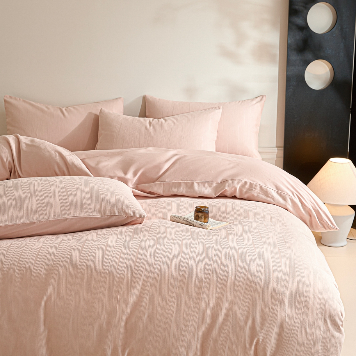 91家纺网 家纺一手货源 找家纺 眠博士 2026春夏新款60s全棉纯棉水洗立体提花四件套 麦浪-柔粉