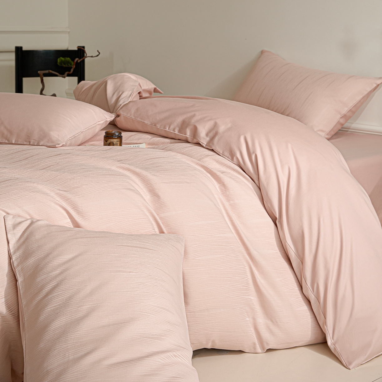 91家纺网 家纺一手货源 找家纺 眠博士 2026春夏新款60s全棉纯棉水洗立体提花四件套 麦浪-柔粉