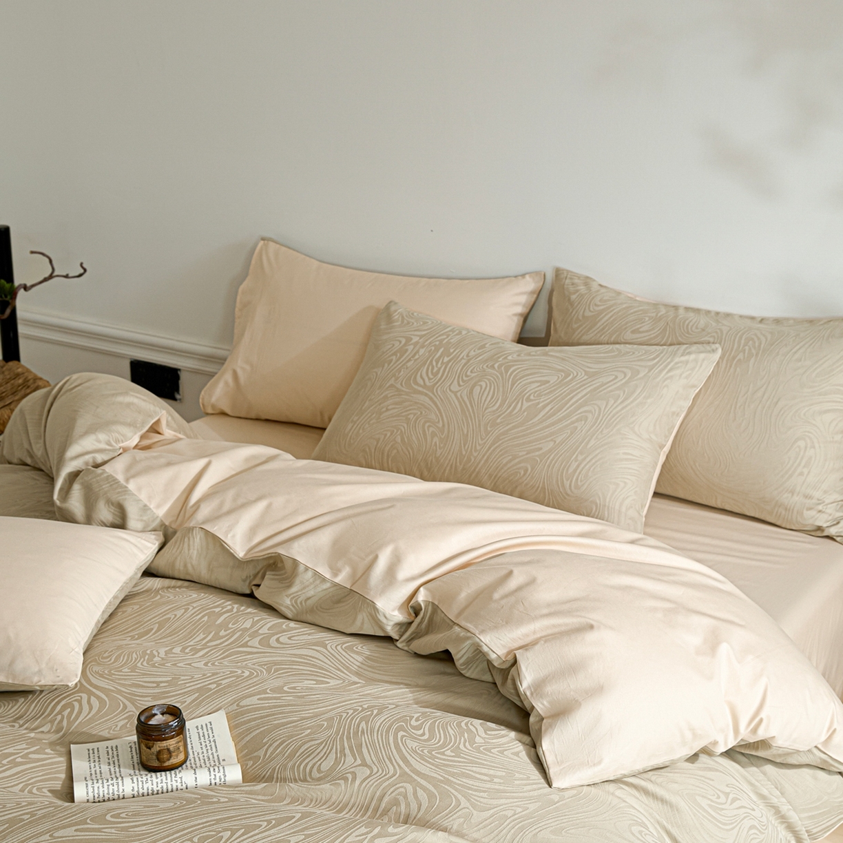 91家纺网 家纺一手货源 找家纺 眠博士 2026春夏新款60s全棉纯棉水洗立体提花四件套 迷境-卡其