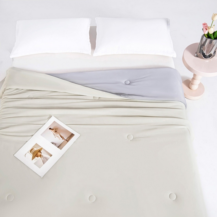 91家纺网 家纺一手货源 找家纺 宇淳国际 2026新款凉感丝夏被被子被芯系列 浅咖+绅士灰