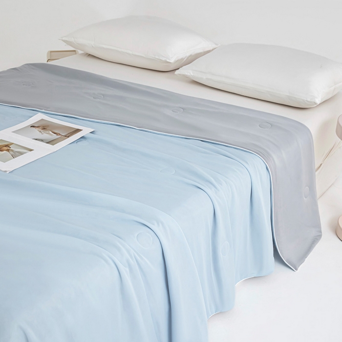 91家纺网 家纺一手货源 找家纺 宇淳国际 2026新款凉感丝夏被被子被芯系列 天空蓝+绅士灰