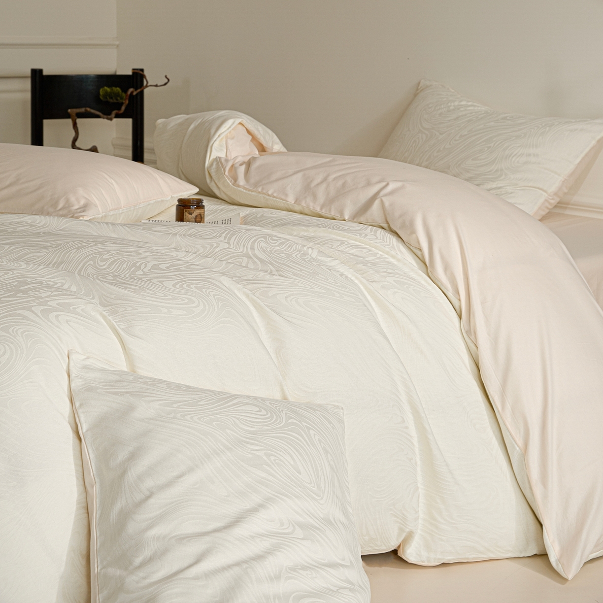 91家纺网 家纺一手货源 找家纺 眠博士 2026春夏新款60s全棉纯棉水洗立体提花四件套 迷境-奶白