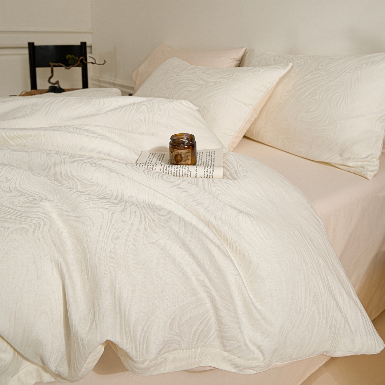 91家纺网 家纺一手货源 找家纺 眠博士 2026春夏新款60s全棉纯棉水洗立体提花四件套 迷境-奶白