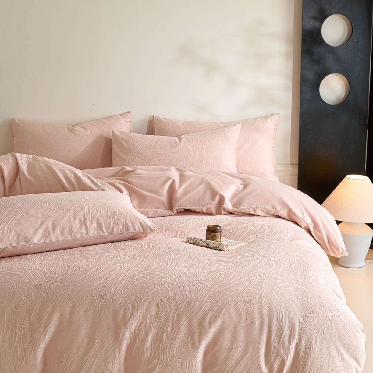 91家纺网 家纺一手货源 找家纺 眠博士 2026春夏新款60s全棉纯棉水洗立体提花四件套 迷境-柔粉